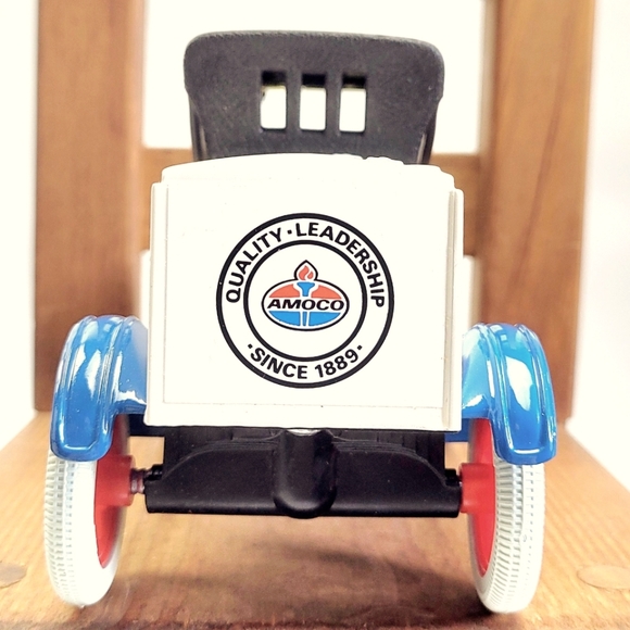 Vintage ERTL Amoco 1918 Runabout Die Cast Metal Locking Coin Bank 1/25 Scale - Picture 4 of 16